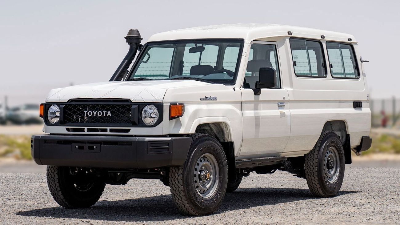 تويوتا لاند كروزر 70 LC 78 HARDTOP 2.8L MT Lc 78 hard top 3 door AT 2.8L