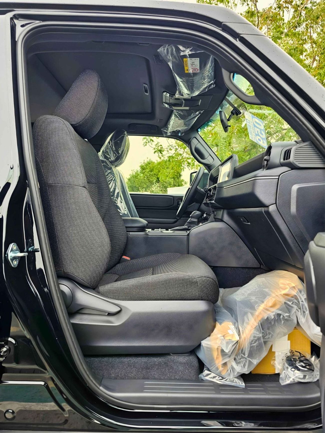 Toyota Prado TURBO ALL ROUNDER / 2.8L DIESEL V4 / DIFFLOCK / SUNROOF / COOL BOX (CODE # P28AR2)