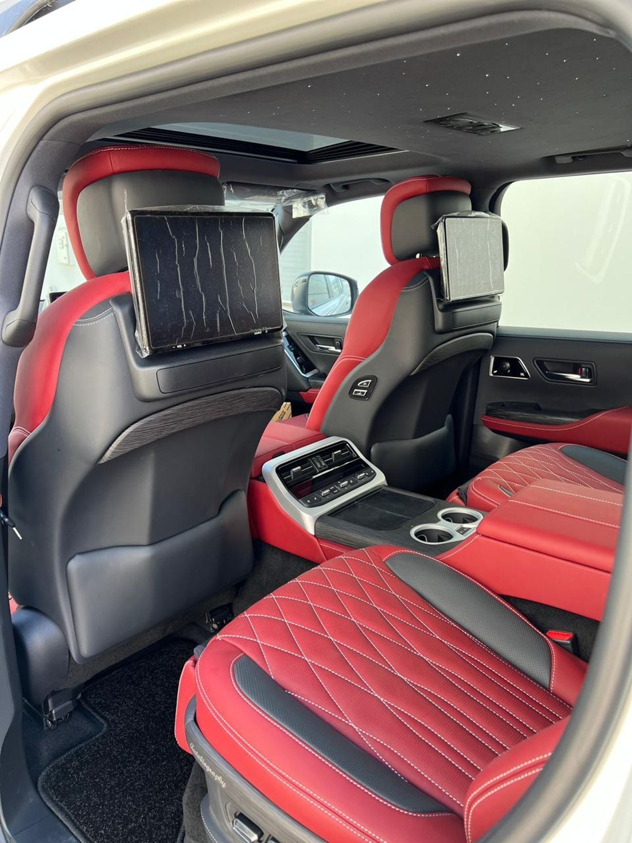 تويوتا لاند كروزر GR SPORT LC 300 3.3L DIESEL GR SPORT FULL OPTION VIP MBS AUTOBIOGRAPHY SEAT AND ROOF STAR LIGHT