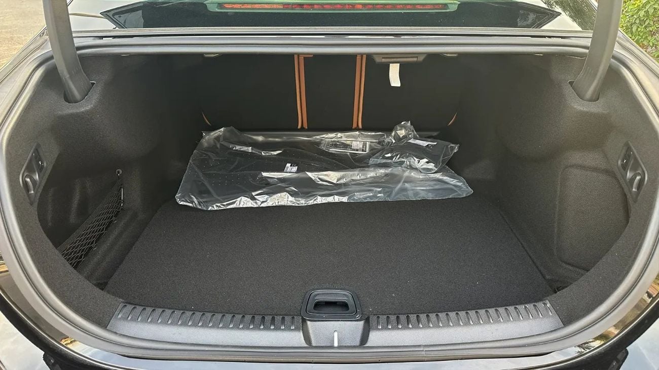 Mercedes-Benz E200 2.0L Exclusive AT