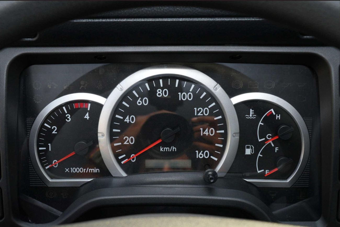 Mitsubishi Fuso Canter 4.2L CHASSIS M/T DIESEL