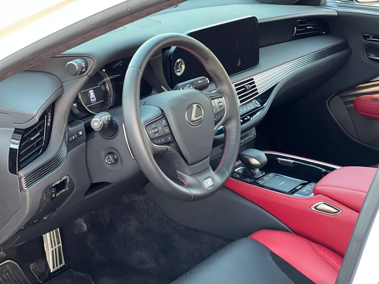 Lexus LS500 F SPORT AWD 3.5L PTR A/T // 2021 // FULL OPTION WITH RADAR , PANORAMIC ROOF // SPECIAL OFFER // BY F