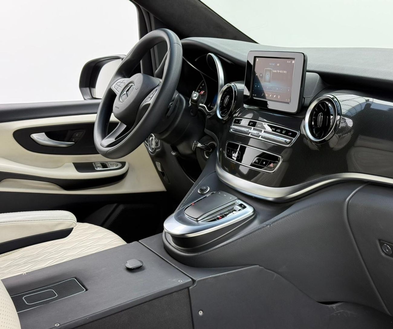 مرسيدس بنز V 250 2023 Mercedes Maybach V250, Warranty, Very Low Km, Fully Loaded, Excellent Condition, GCC