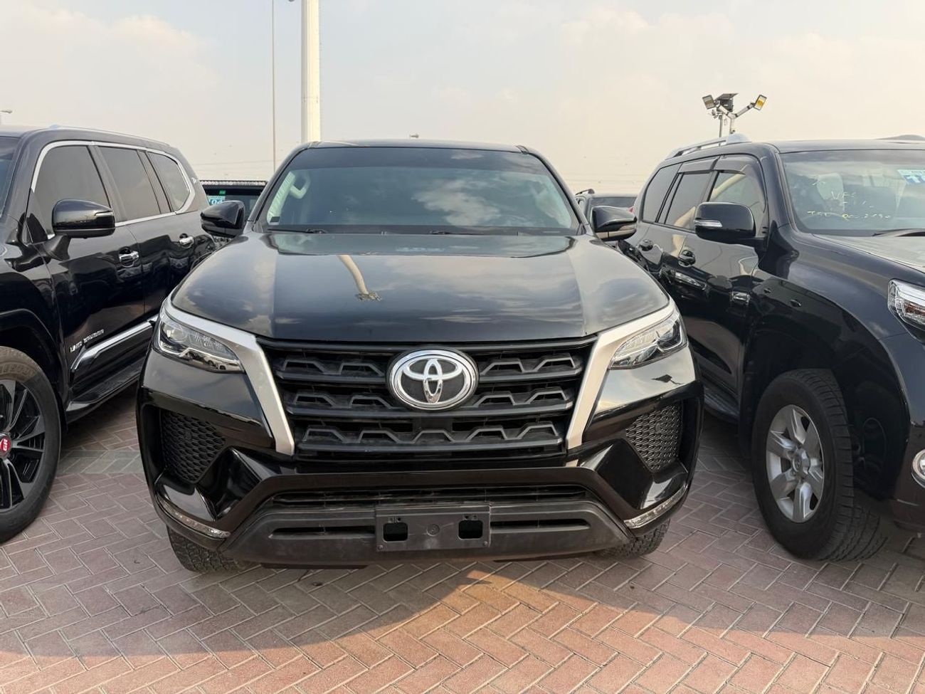 Toyota Fortuner LHD-4WD-Petrol-2.7L-Automatic-V4 Cylinders-7 Seats-5 Doors
