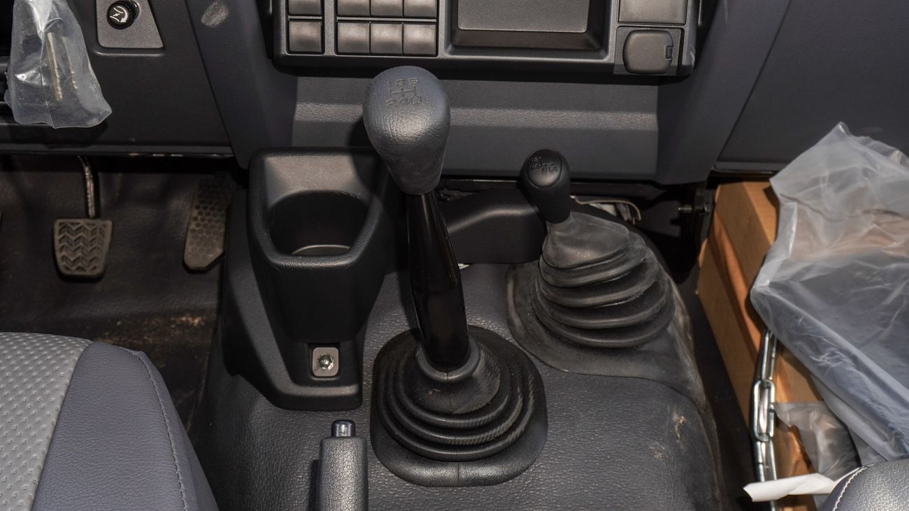 Toyota Hilux 4.2L Diesel Double Cabin M/T