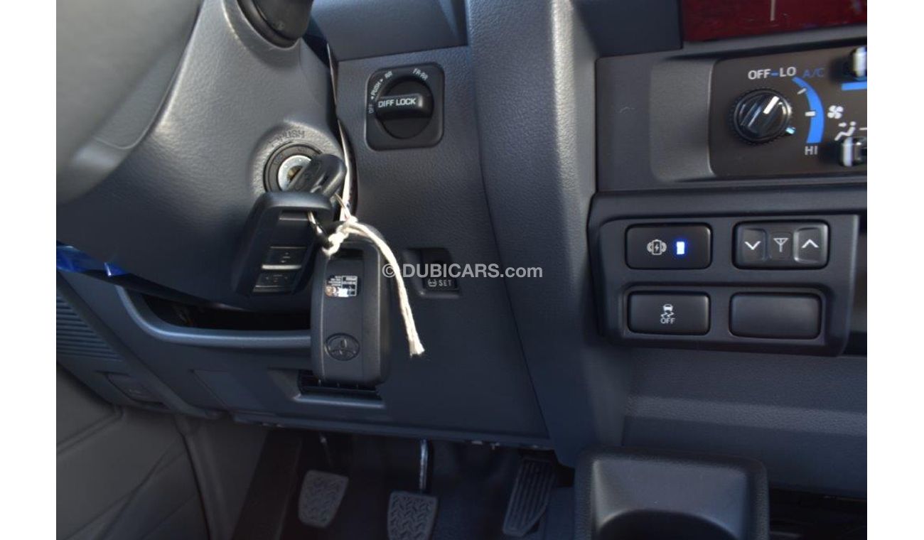 Toyota Land Cruiser Pick Up 79 Double Cabin V8 4.5L Diesel MT - Limited