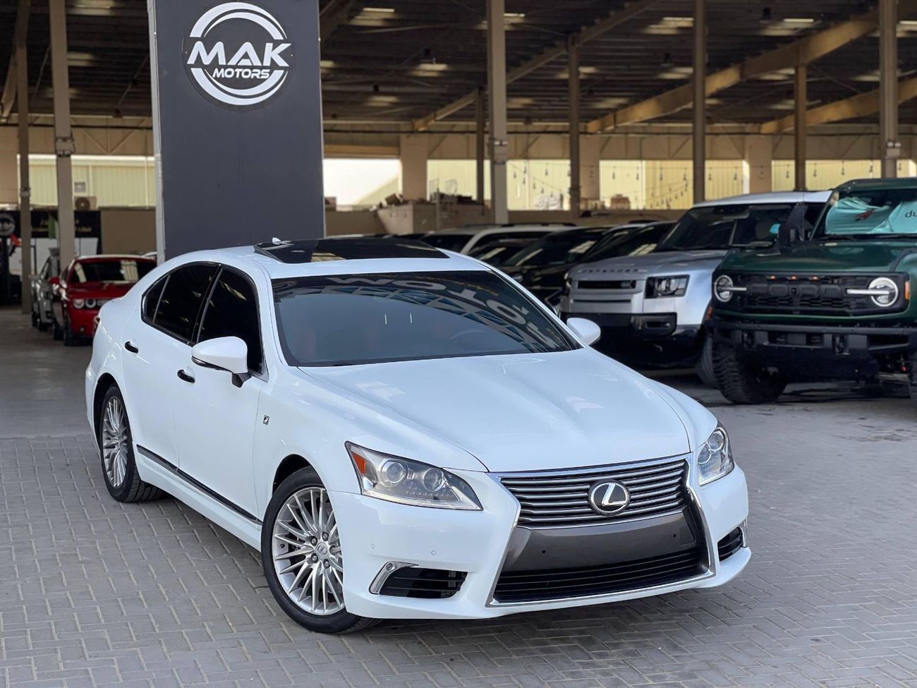 لكزس LS 460 محرك V8 سعة 4.6 لتر / F-SPORT / ممشى قليل / جنوط مقاس 19 بوصة / نقطة عمياء / مقاعد كبيرة / بحالة ممت