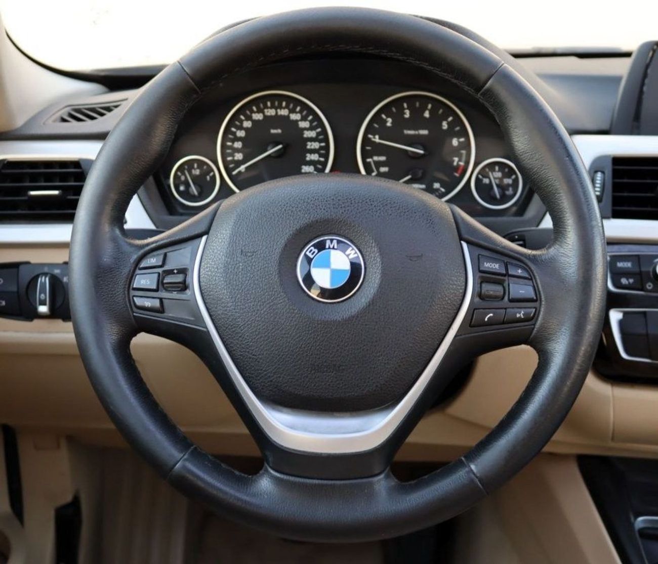 BMW 318i BMW - 318i - GCC -2018 - Accident-free - 1.5 TURBO- in excellent condition