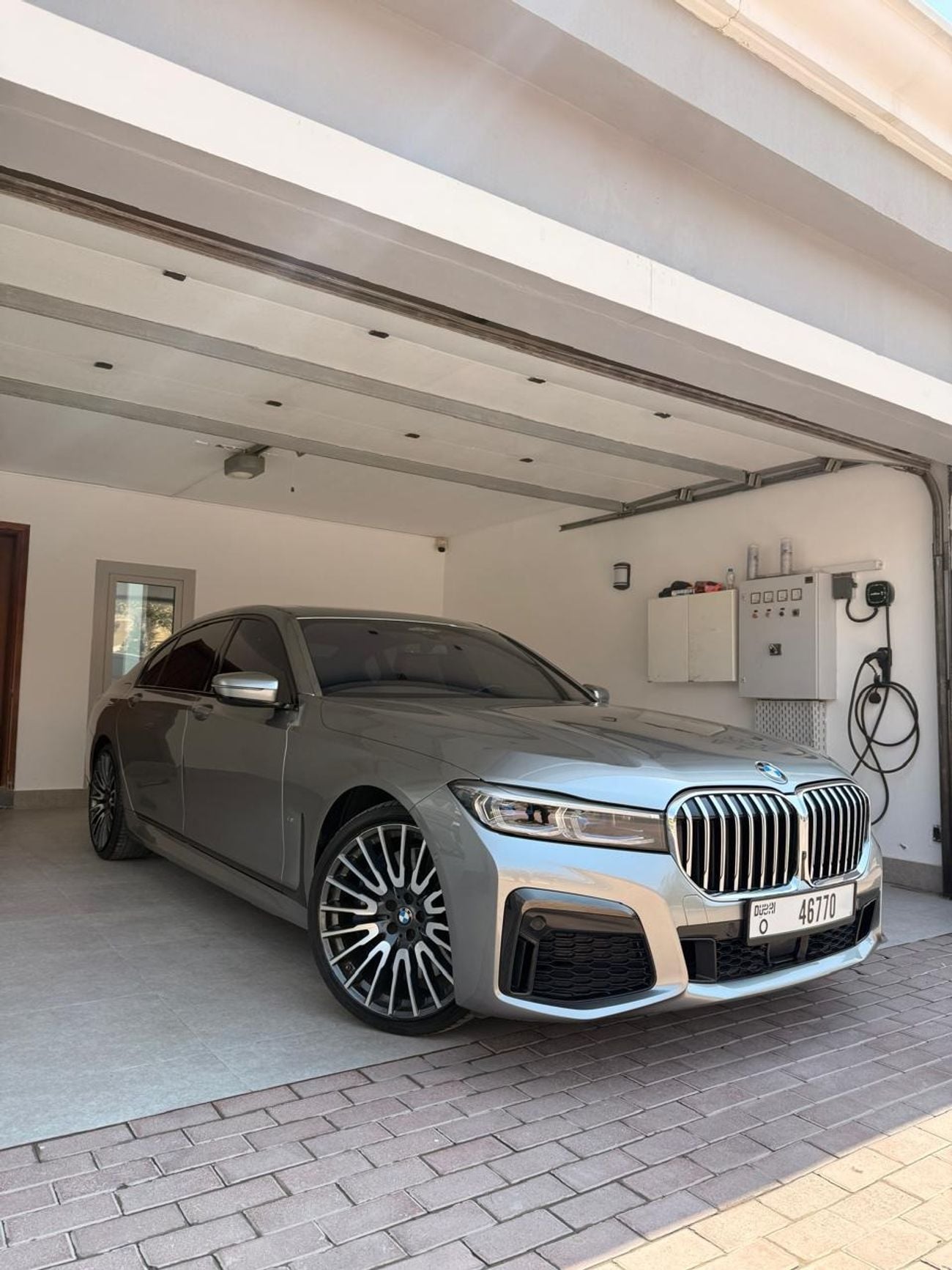 بي أم دبليو 750Li إكس درايف إم سبورت FULL WARRANTY + SERVICE PACKAGE UNTIL Nov'2027