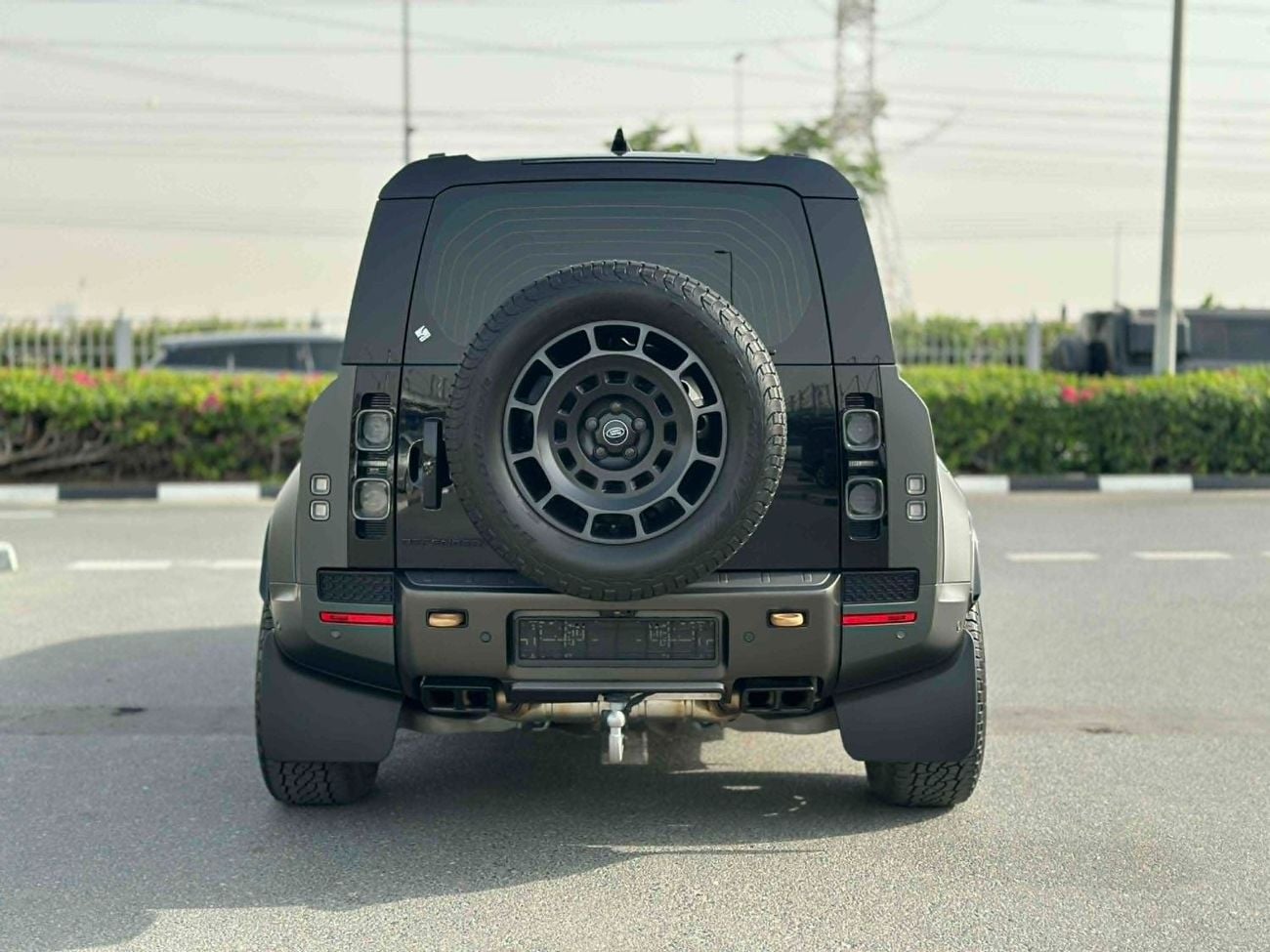 Land Rover Defender Defender Octa 2025 GCC Specs