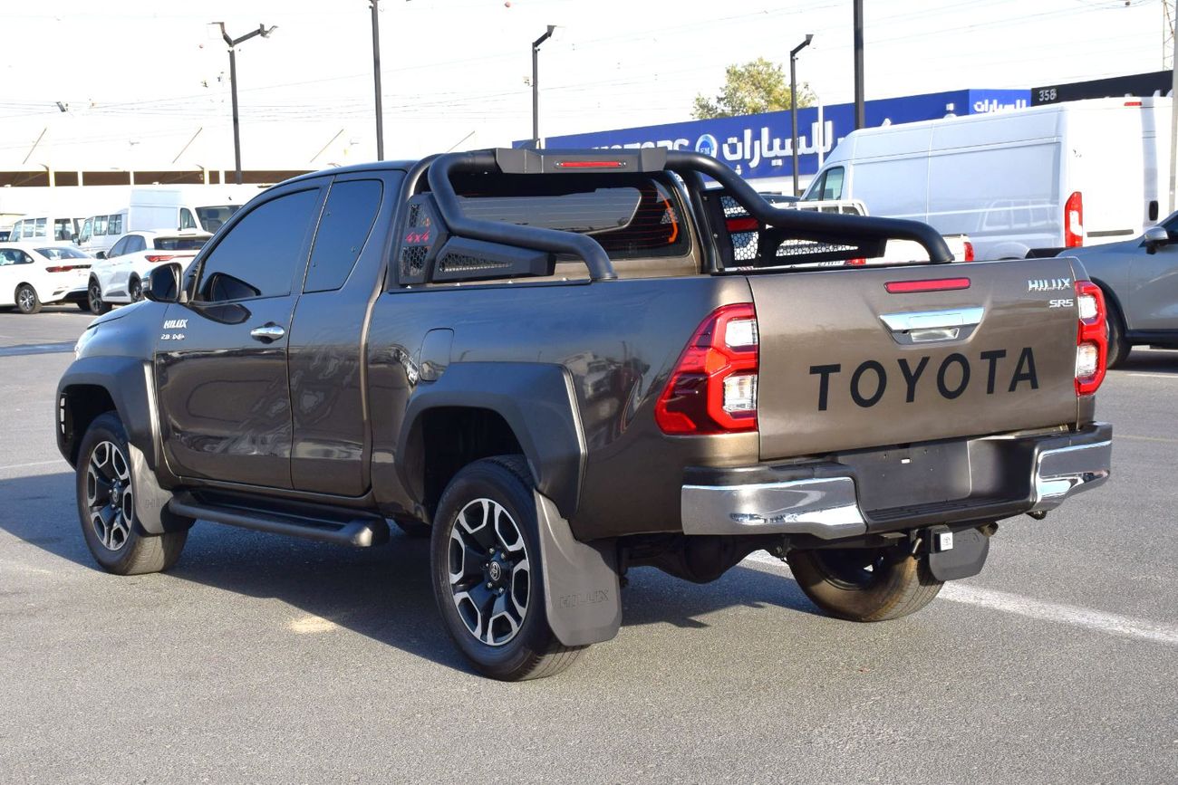 تويوتا هيلوكس 4X4 DIESEL 2.8L KING CAB (Export Only)