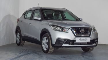 silver nissan kicks