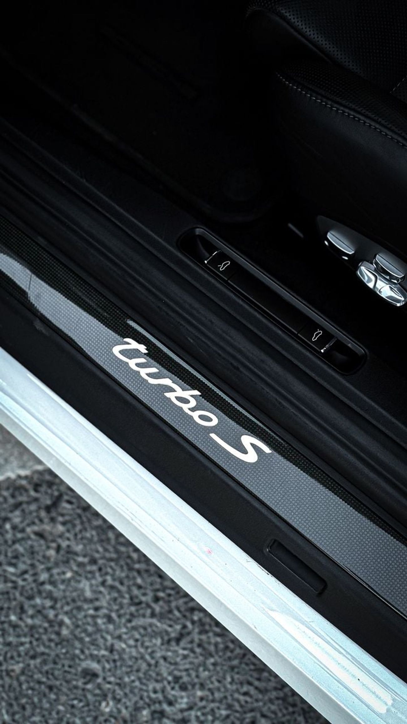 Porsche 911 Turbo S 3.8L (560 HP) Coupe