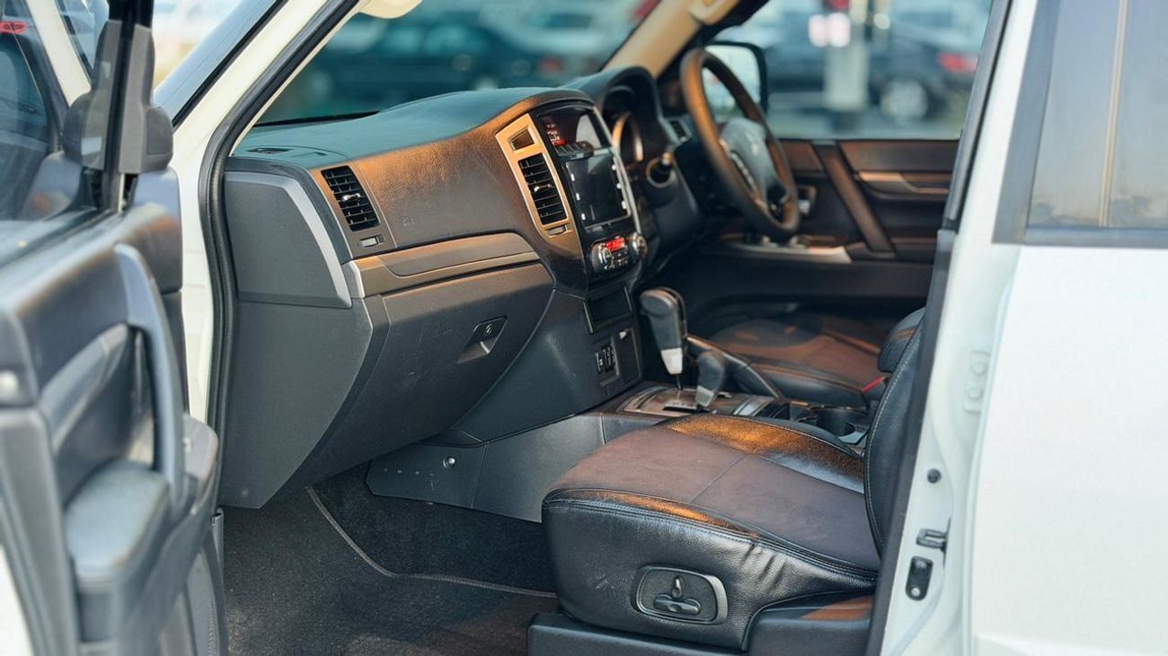 Mitsubishi Pajero 2016 | SIGNATURE BODY KIT | RHD | 3.2L DIESEL ENGINE | AUTOMATIC TRANSMISSION | ELECTRIC SEAT | REAR