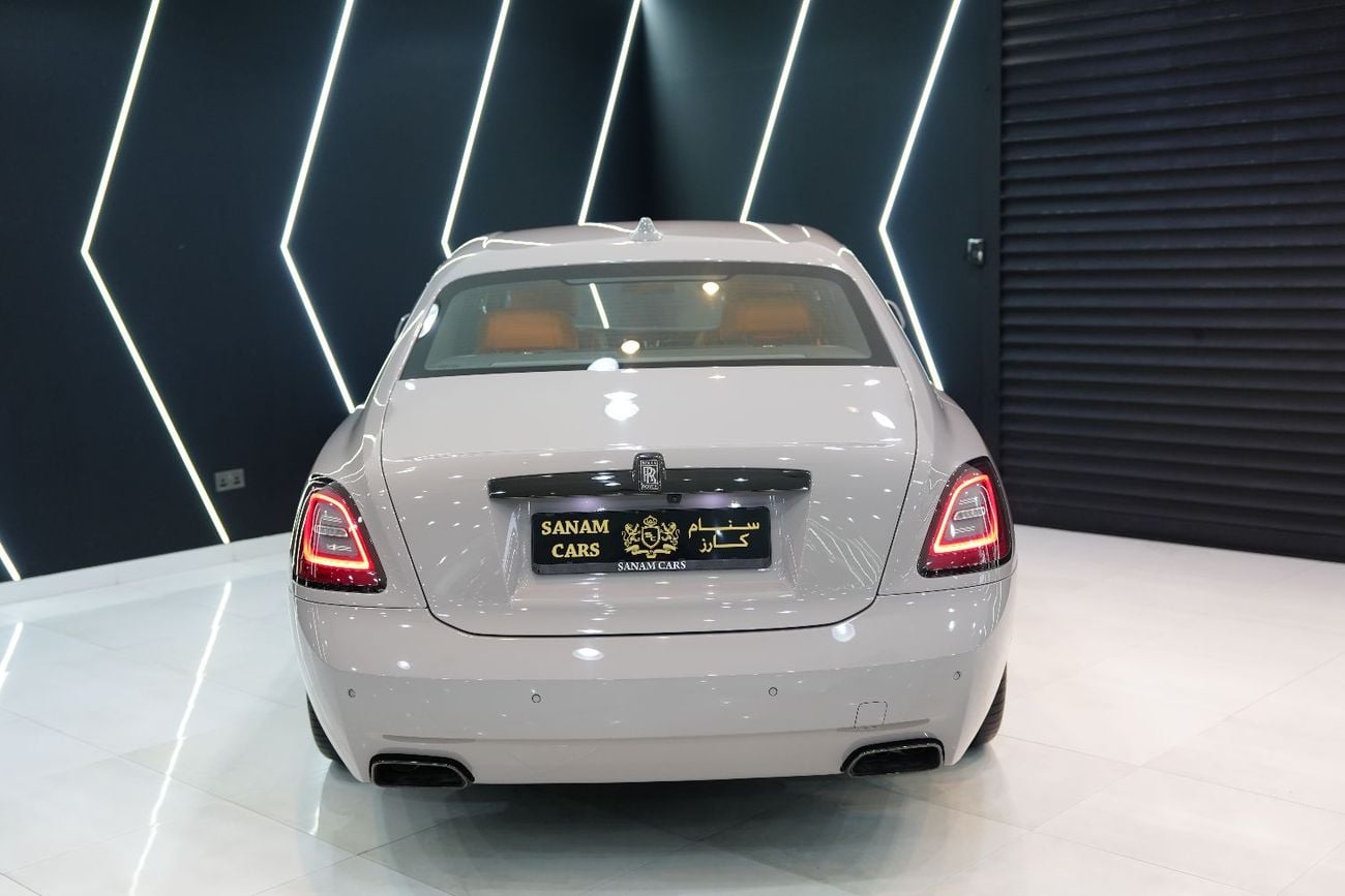رولز رويس جوست Black Badge, Rear Entertainment, Starlight, Dealer Warr + Serv!!