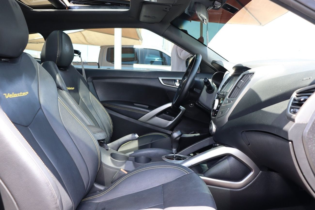 هيونداي فيلوستر GLS 1.6L Hyundai Veloster GLS Top 1.6L / 2016 / GCC / Free Accident Clean/ Original paint