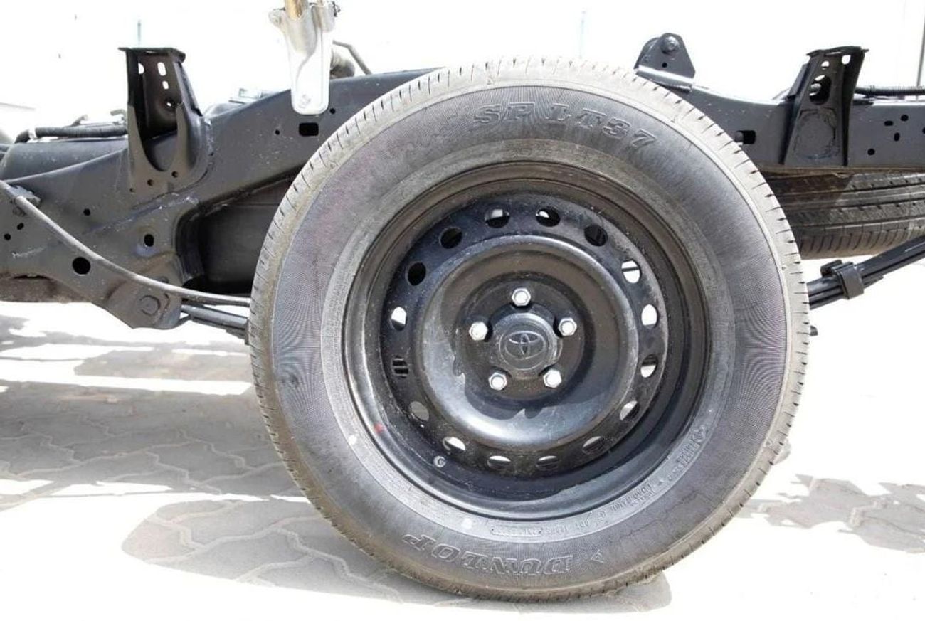 Toyota Hilux 2025 Toyota Hilux 3-Seater SC Single Cabin SWB Short-Wheel Base Chassis Pickup 2.7L 4-Cyl Petrol M/T