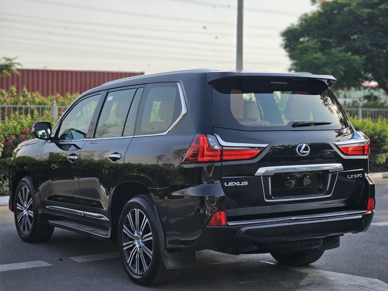 Lxus 570 Used Lexus LX 570 Platinum 5.7L 2020 for sale in Dubai - 860012
