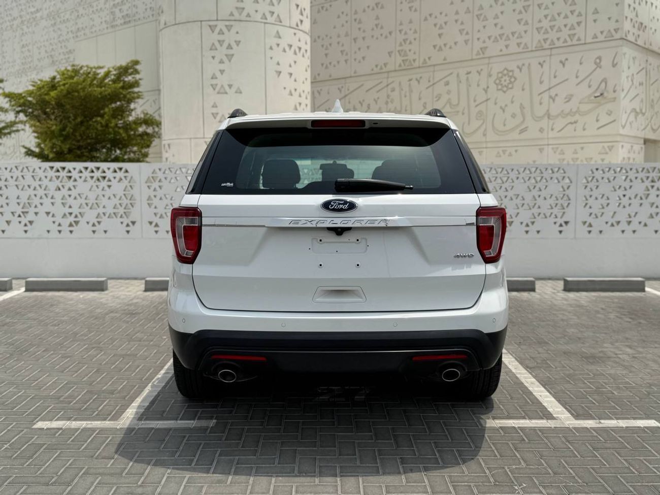 Ford Explorer Std 3.5L 4WD