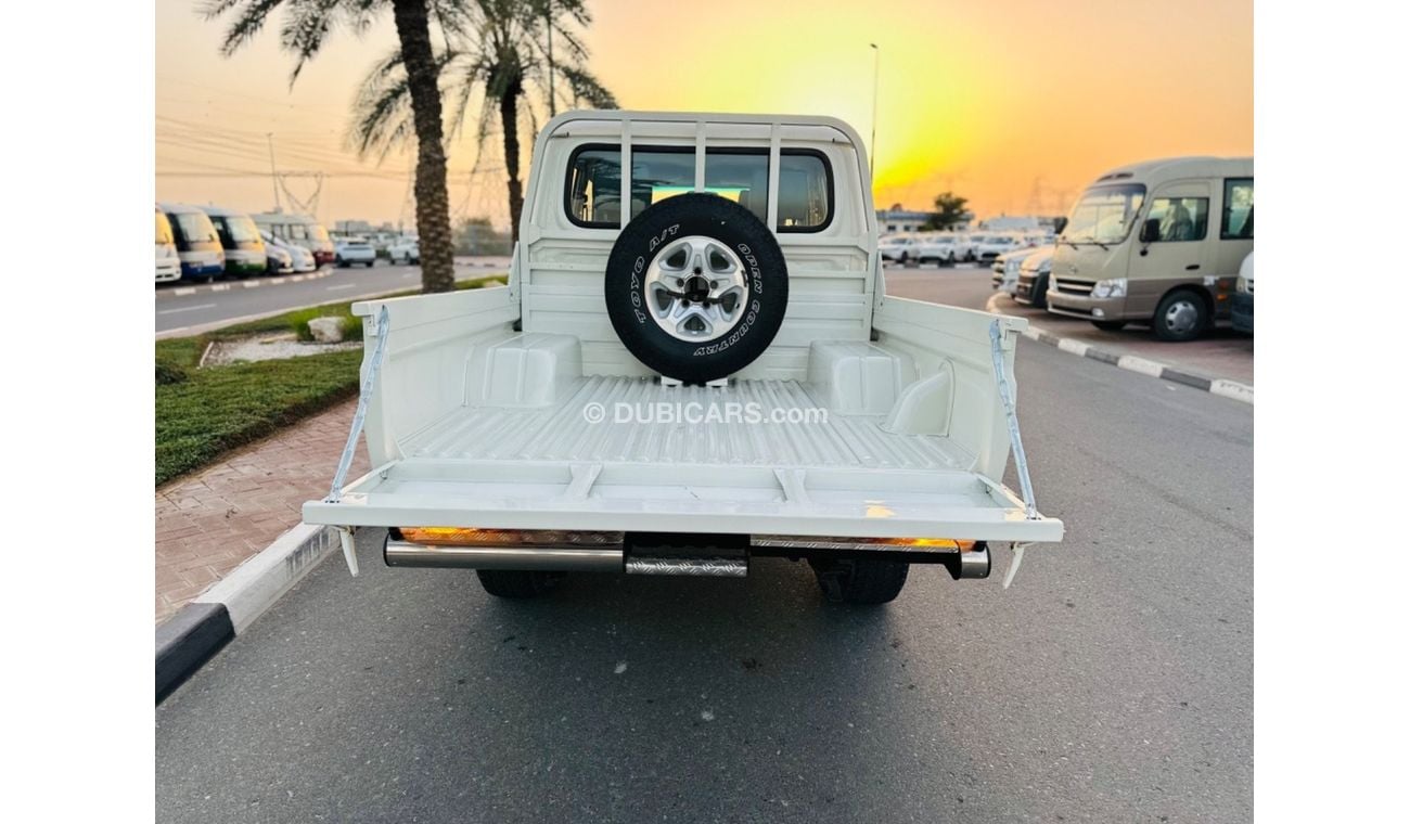 تويوتا لاند كروزر بيك آب