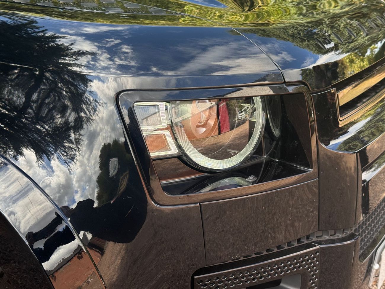 لاند روفر ديفندر 110 X P425 5.0L V8 IN RIGHT HAND DRIVE