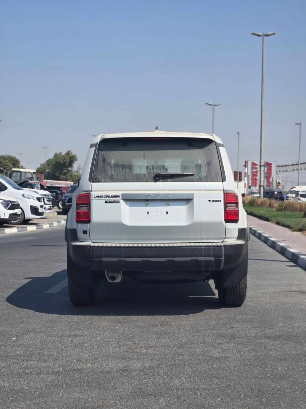 تويوتا برادو 2.8L DEISEL A/T 7 SEATER GCC SPECIFICATION