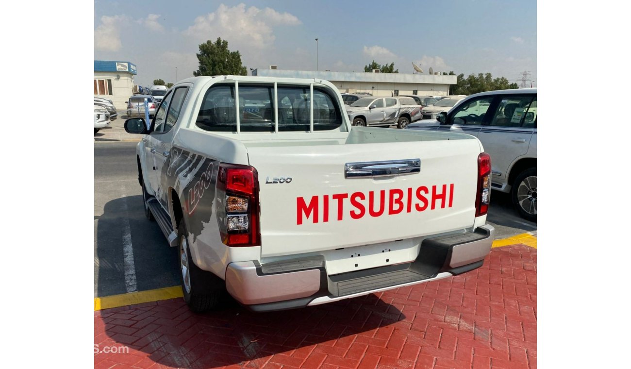 Mitsubishi L200 MITSUBISHI L-200 Petrol Double Cabin 4WD MODEL 2022 Manual Transmission White Color