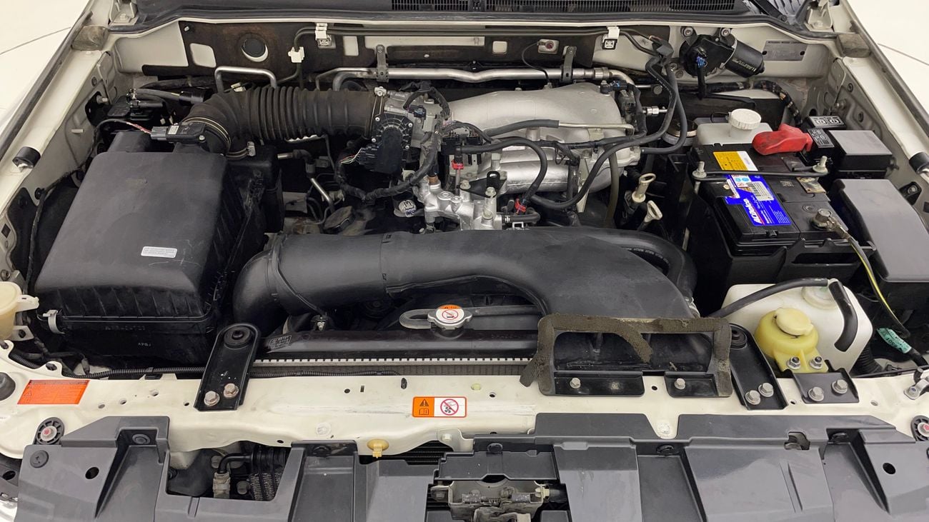 ميتسوبيشي باجيرو GLS LOWLINE 3.5 | بدون دفعة مقدمة | اختبار القيادة في المنزل