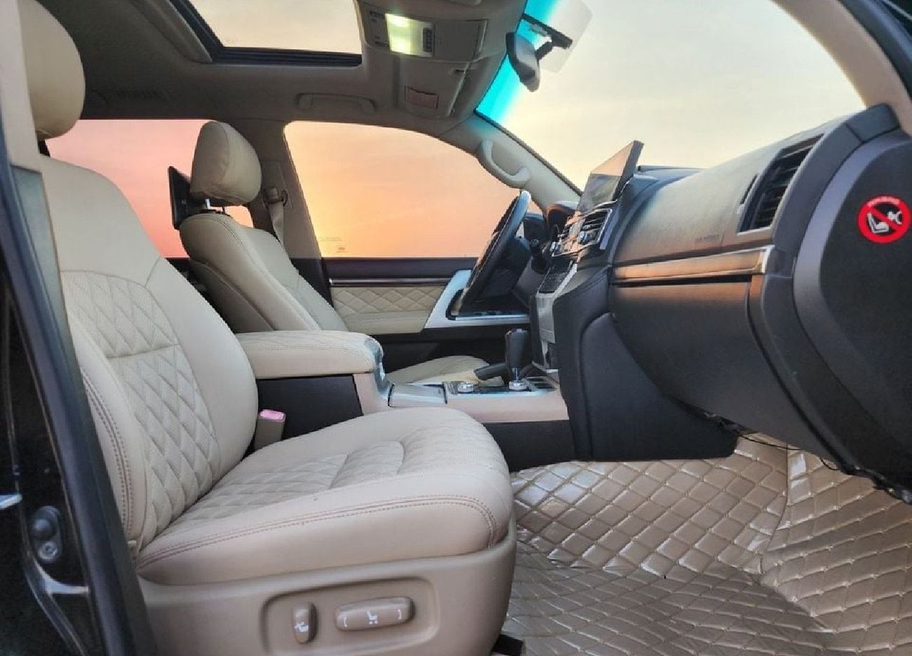 Toyota Land Cruiser GXR 2010 Model Facelift to 2024 Shape LC300 Full Option Car is very clean and Perfect condition