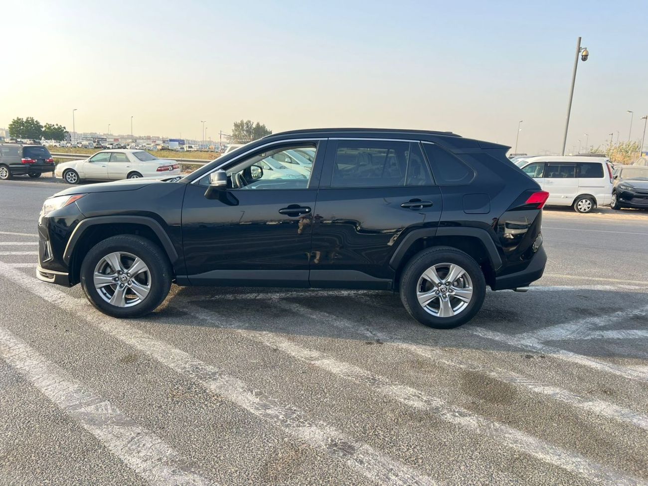 Toyota RAV4 2023 Toyota RAV4, XLE - 2.5L -V4 - 4 Wheel Drive - 4X4 - ELECTRIC  & LEATHER SEATS - PUSH START - Re