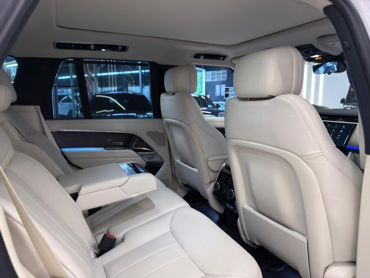 Land Rover Range Rover 2024 Range Rover P550e SE - PHEV Up to 100 Km ! - Brand New - Warranty available up on request