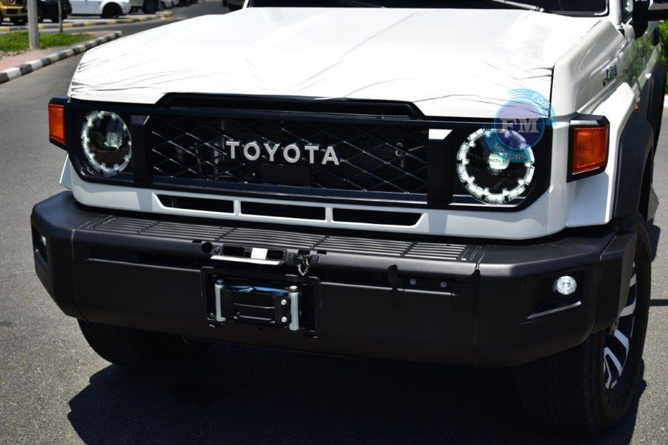 Toyota Land Cruiser 70 71 Short Wheel Base SDLX 2.8L Diesel 4WD 5 Seater Automatic