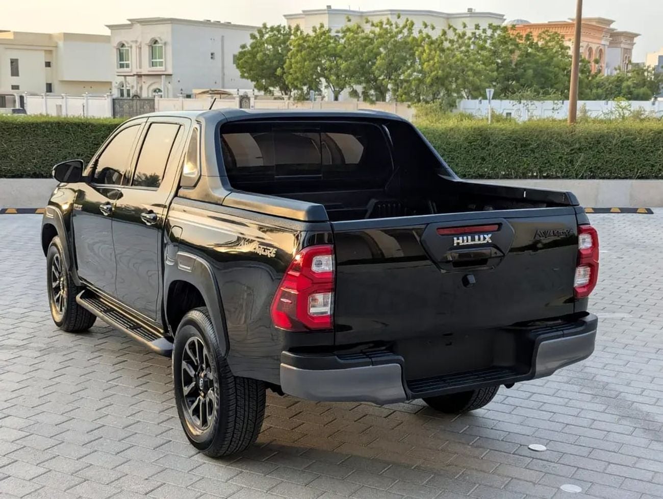 تويوتا هيلوكس Facelifted Adventure GCC Specs