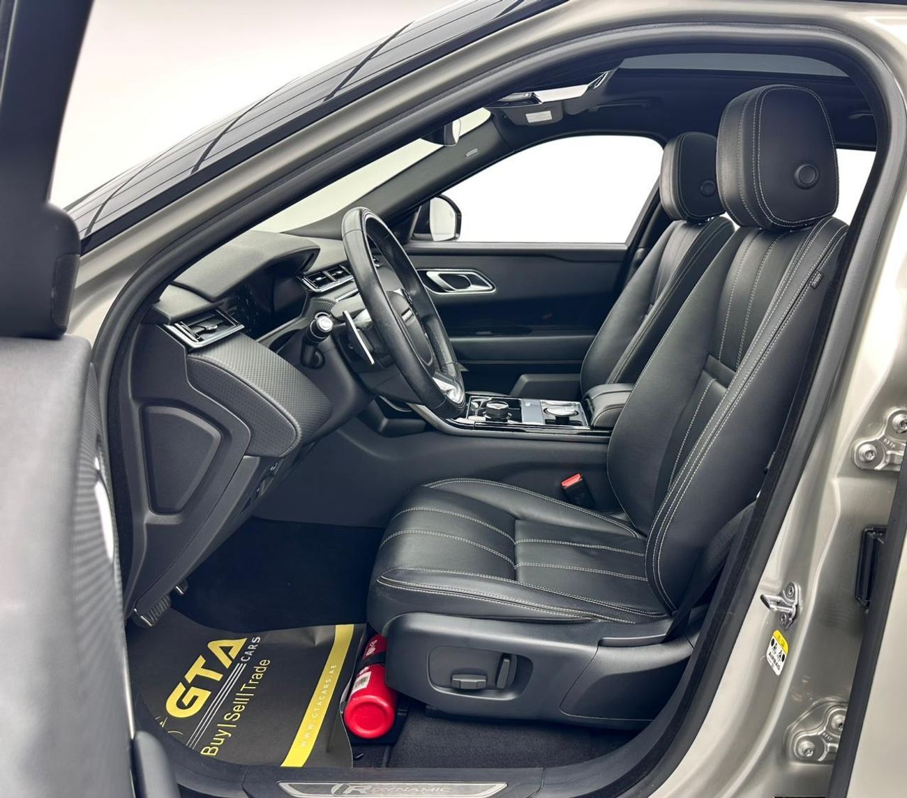 لاند روفر رينج روفر فيلار 2019 Range Rover Velar P250 SE R-Dynamic, 2026 Range Rover Warranty, 2029 Range Rover Service Contra