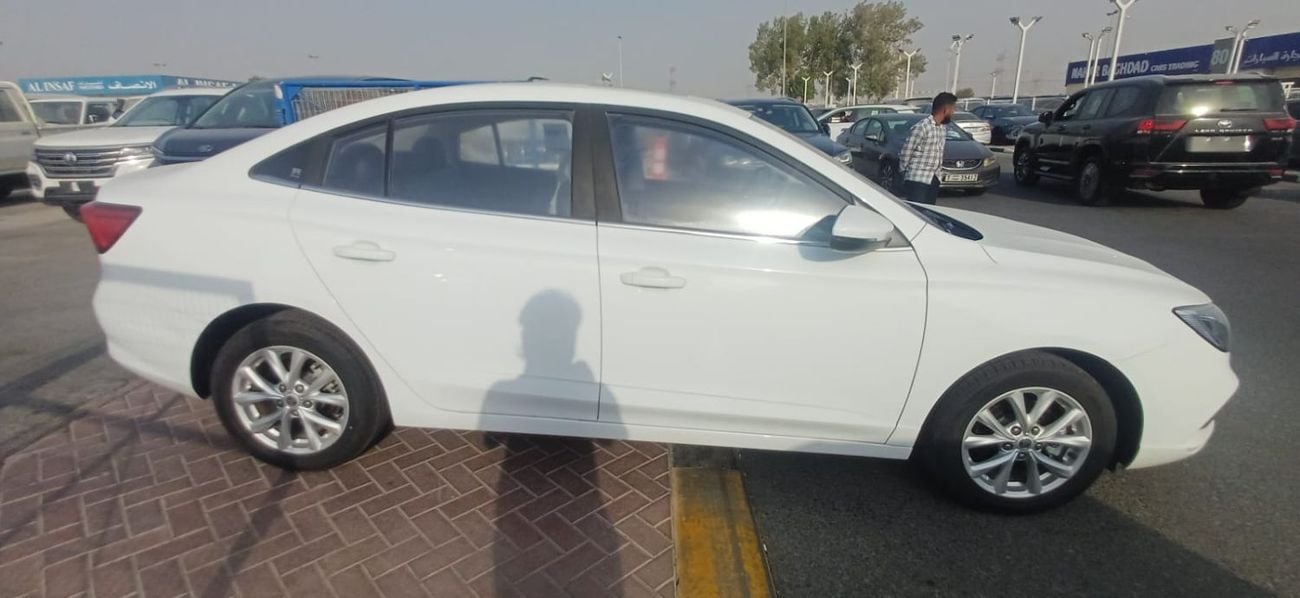 MG 5 LUX MG 5 COLOR WHITE MODEL 2025