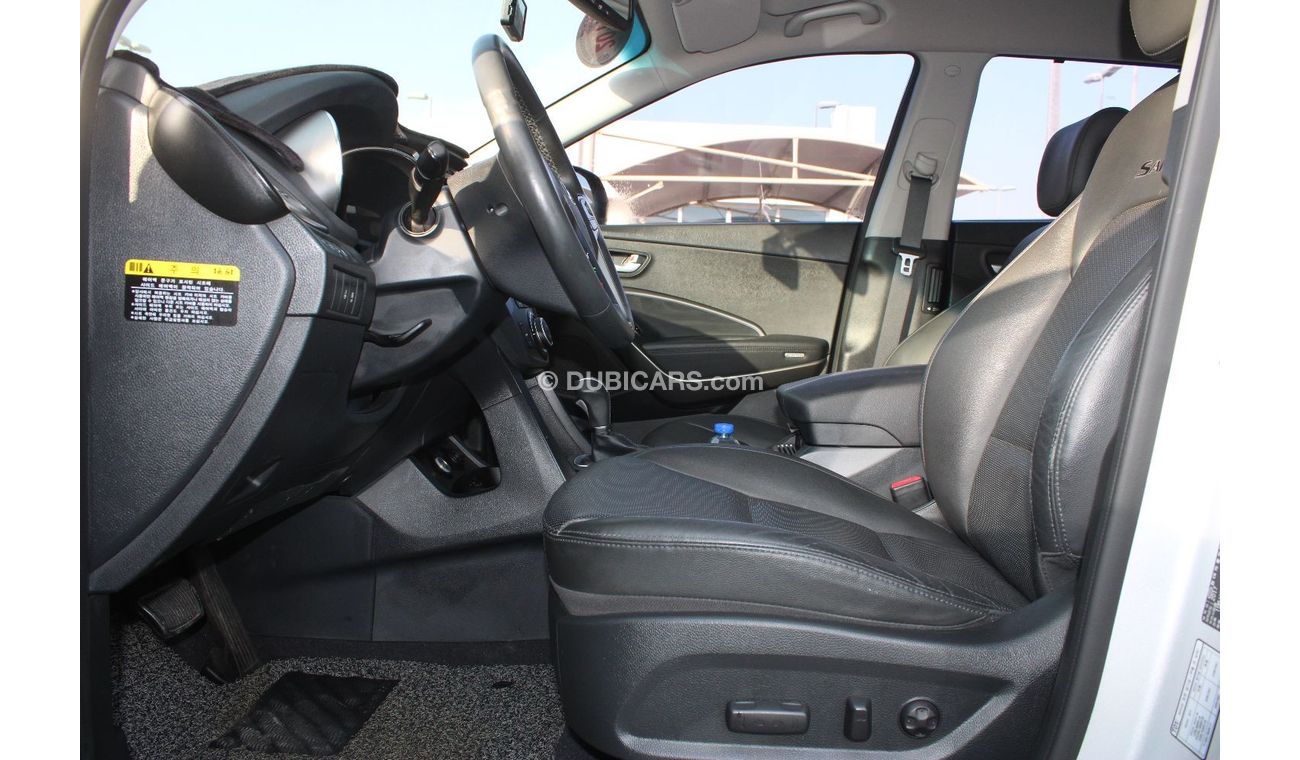 Hyundai Santa Fe Hyundai Santa Fe 2017 imported papers from Korea customs in excellent condition
