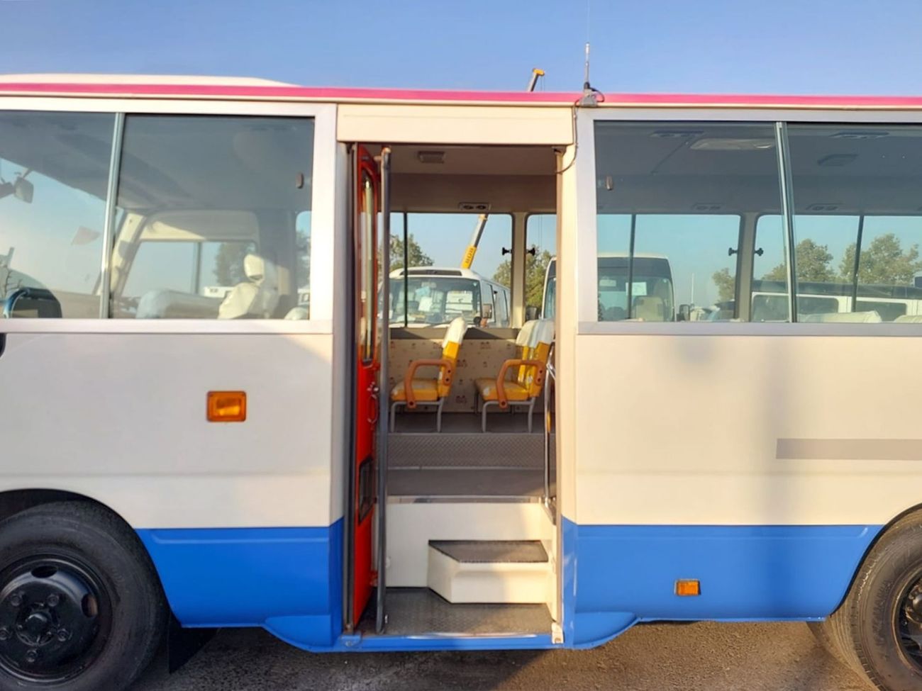 تويوتا كوستر TOYOTA COASTER BUS RHD 2011 MODEL 4.0 L DIESEL AUTOMATIC(PM02142)