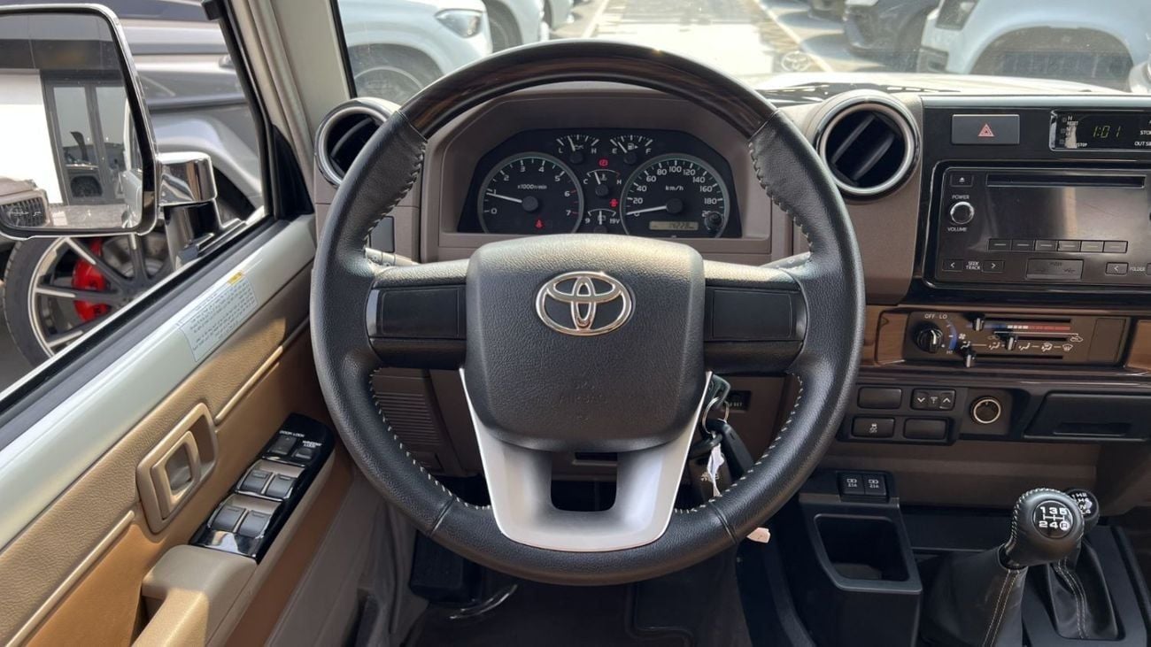 تويوتا لاند كروزر بيك آب 4.0L Double Cab