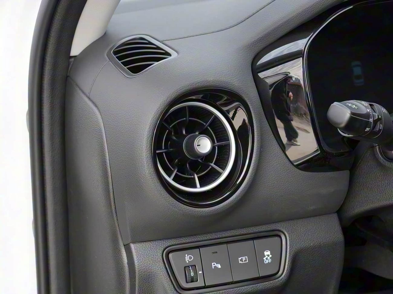 Kia K3 Kia 1.5L CVT Comfort Premium Edition with Sunroof | For Export