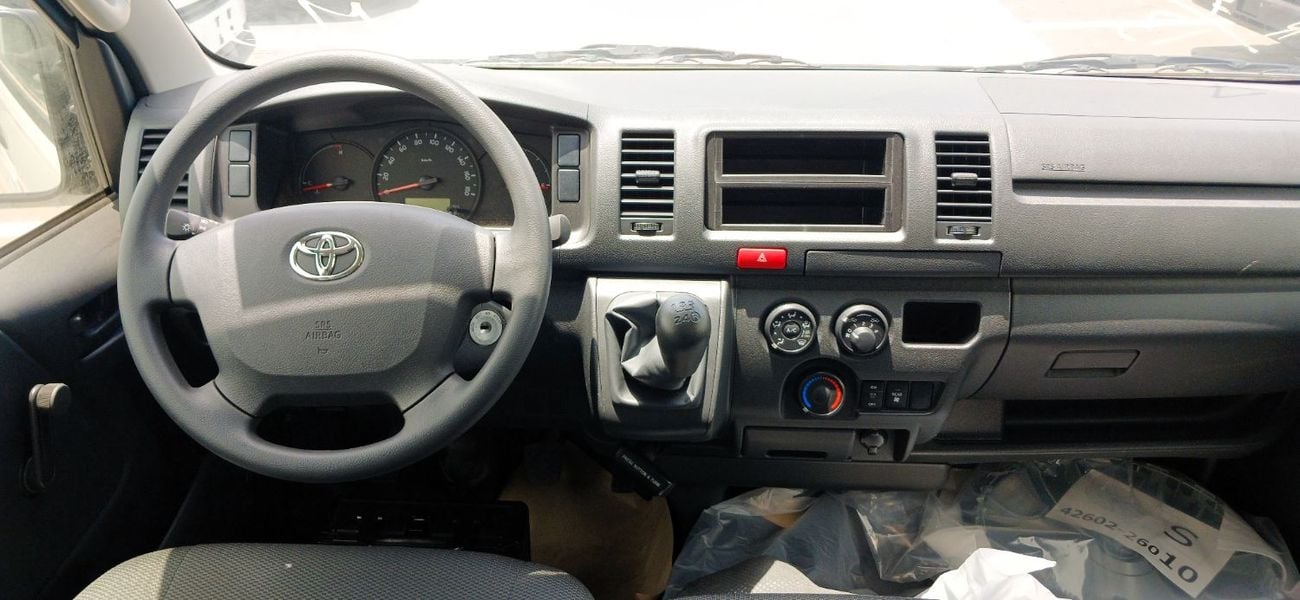 تويوتا هاياس 2.5L Diesel Manual Passenger 2026YM