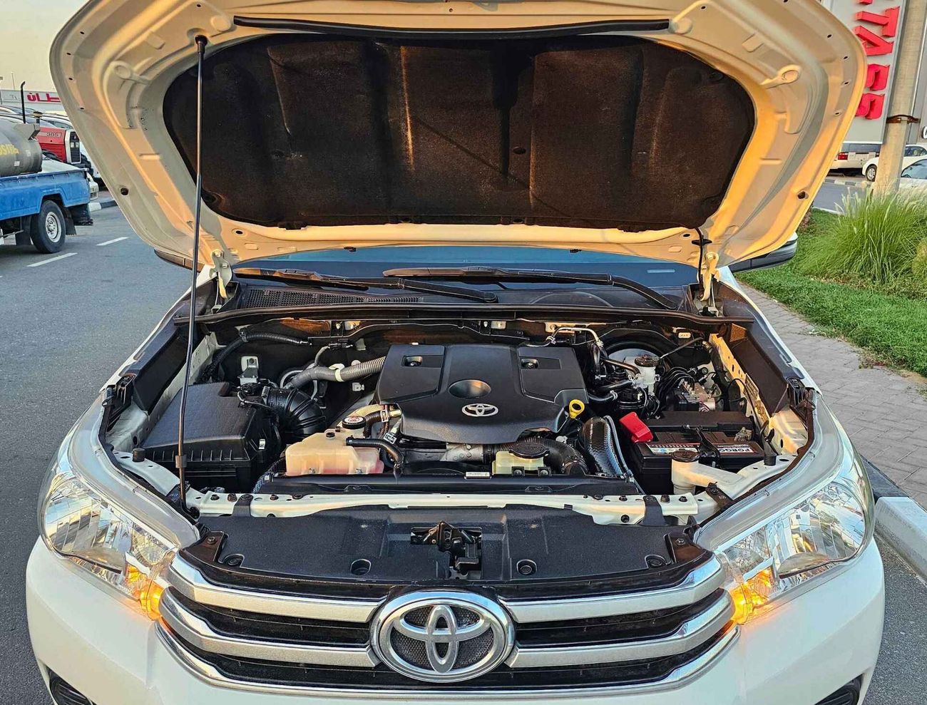 تويوتا هيلوكس / DIESEL/ 4WD/ MANUAL/ AUTO WINDOWS/ LOW MILEAGE/ LOT# 55628