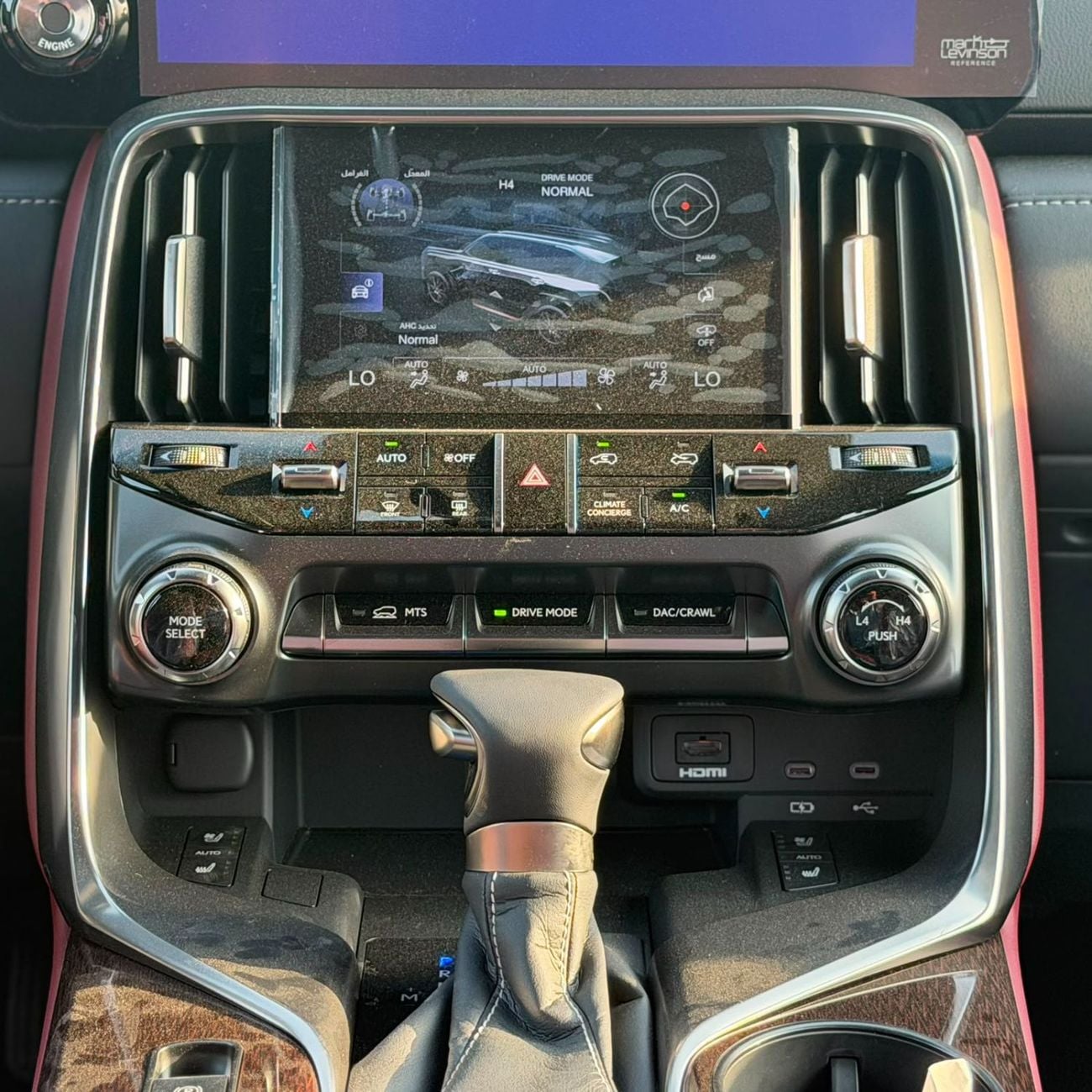 لكزس LX 600 SIGNATURE SIGNATURE