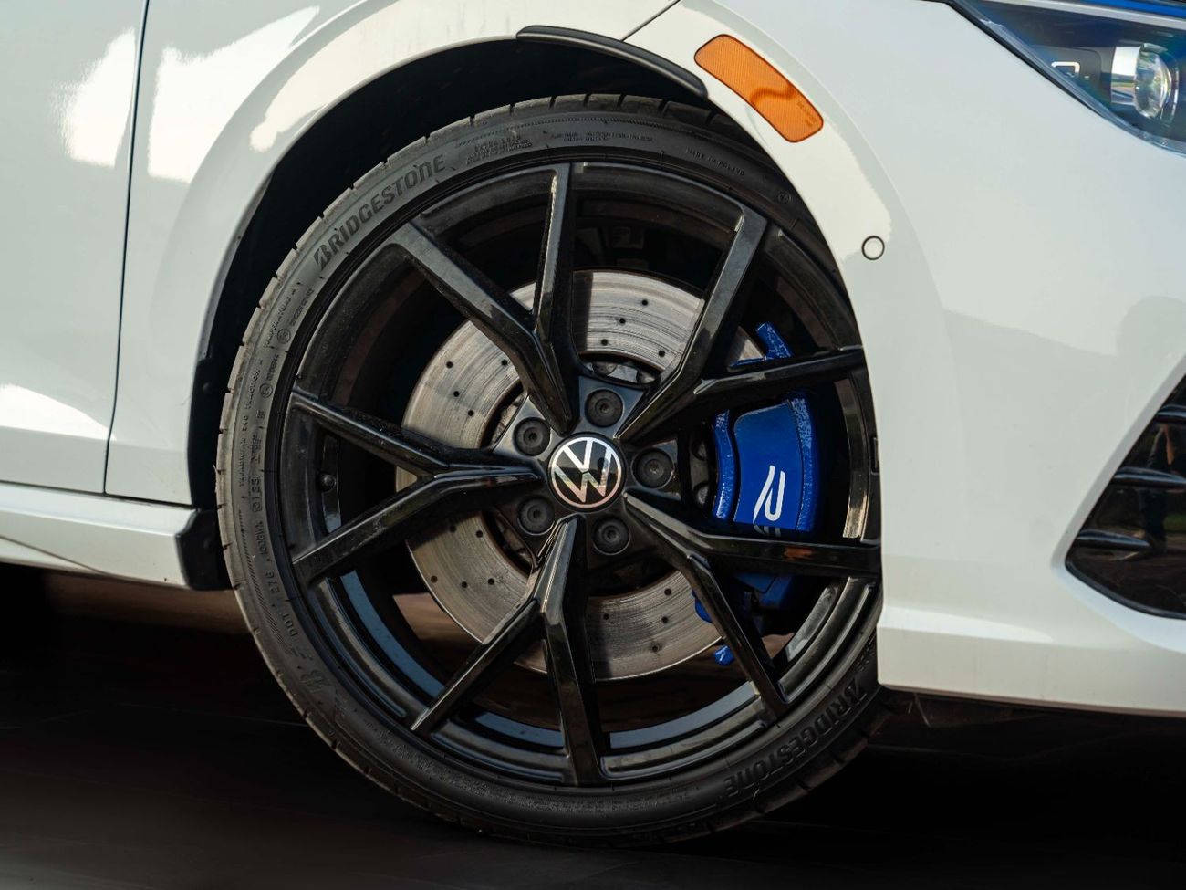 فولكس واجن جولف ار AED 2,595 PM • GOLF R • ONLY 17,000 KM • OFFICIAL VOLKSWAGEN WARRANTY UNTIL 07/2025 • CLEAN TITLE