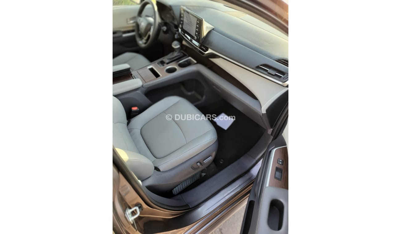 Toyota Sienna TOYOTA SIENNA HYBRID FULL OPTION 2021 MODEL