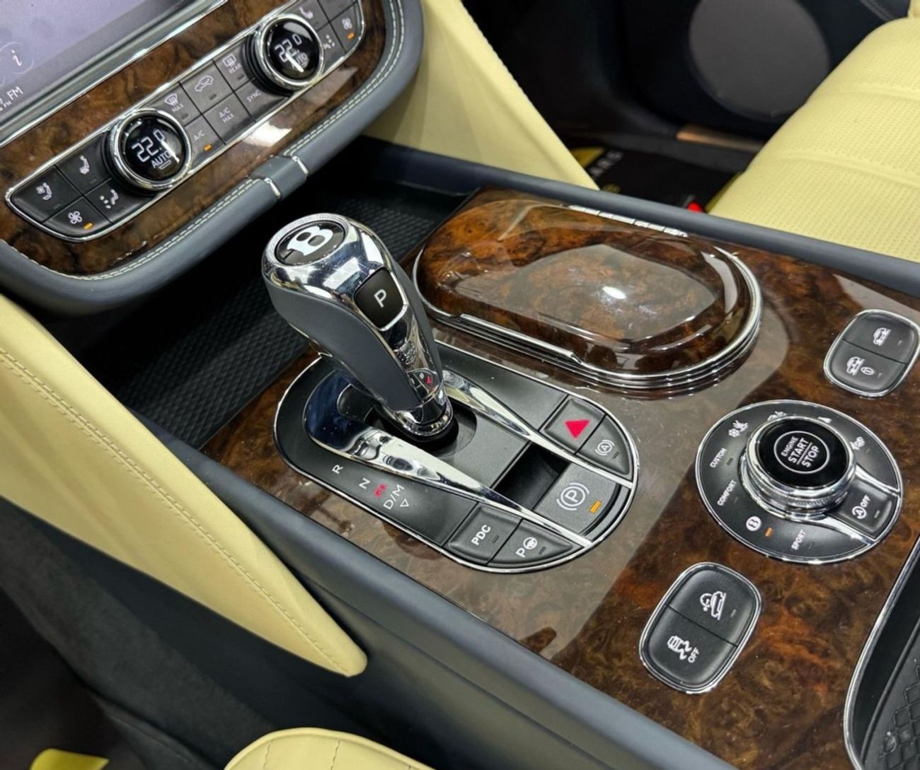 بنتلي بينتايجا First Edition W12 2017 Bentley Bentayga First Edition W12, 2025 Warranty, 2027 Service Pack, Very Lo