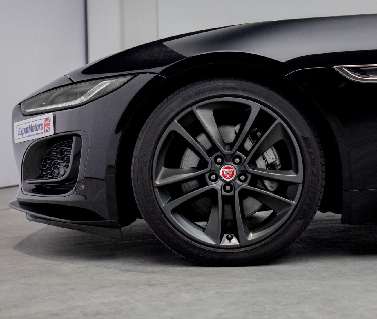 جاكوار F Type R-Dynamic 3.0L (300 HP)