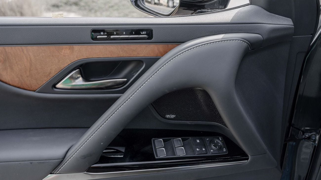 Lexus LX 700h 2025 Lexus LX700h VIP 3.5L AT Hybrid