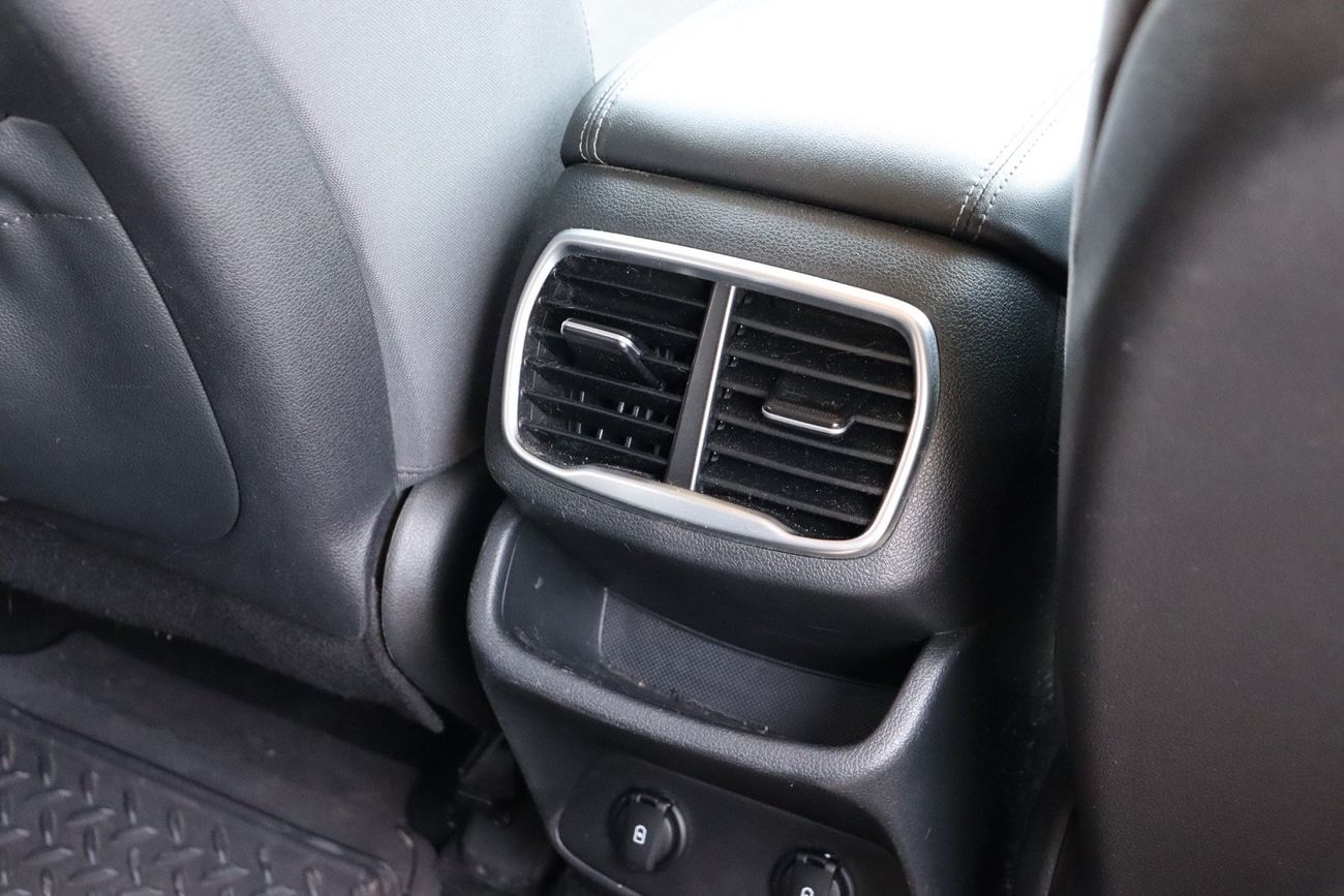 هيونداي سانتا في Smart 2.4L Hyundai Santa Fe / 2019 / Mid / USA / 86,000Mi