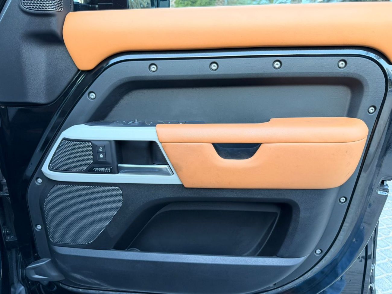 لاند روفر ديفندر diesel 3.0 liter ,right hand ,automatic