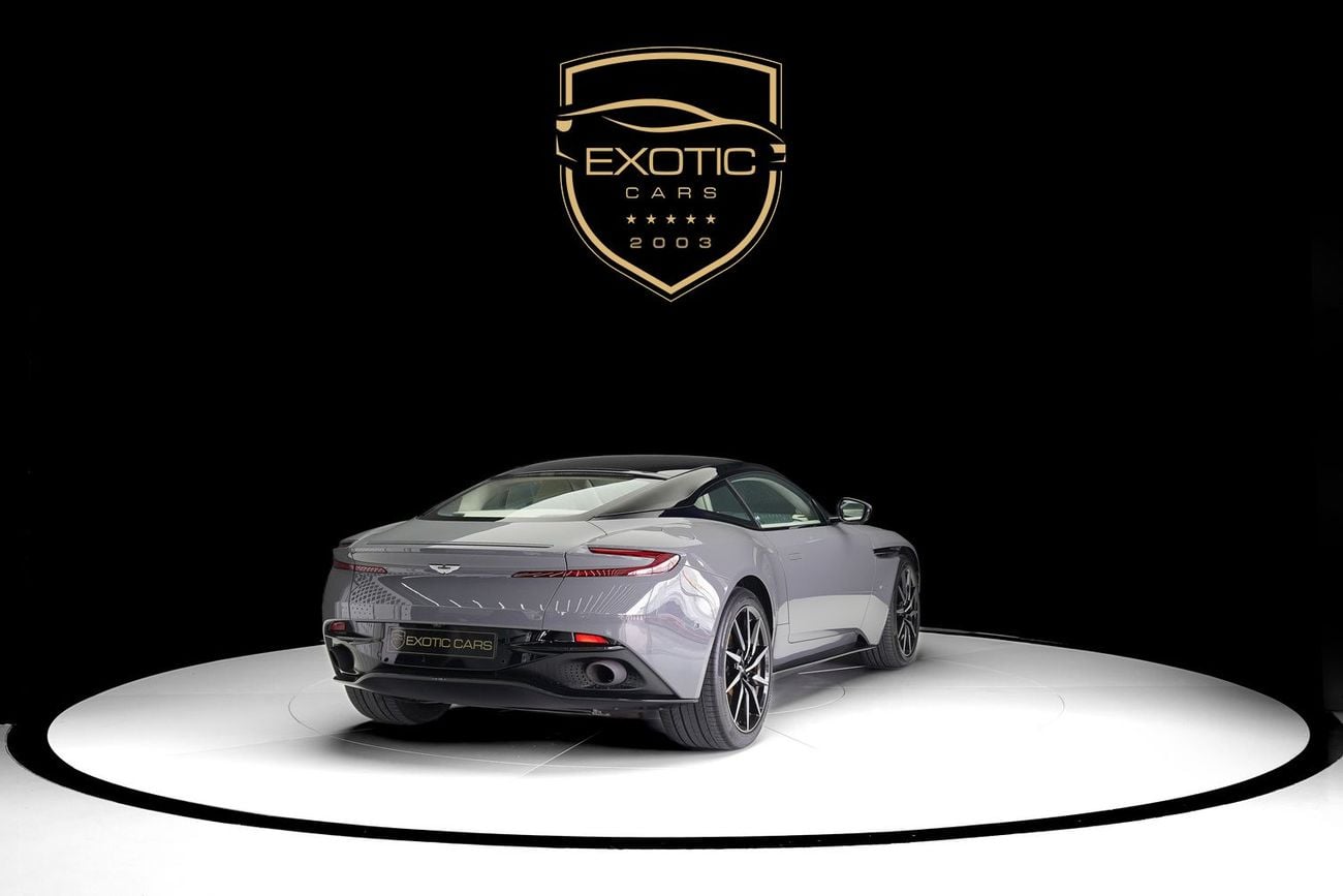 أستون مارتن DB11 Std 5.2L